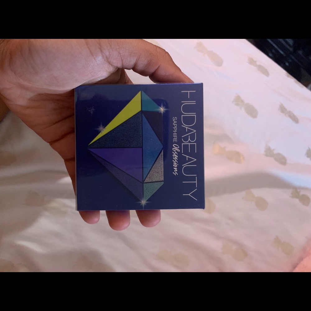 Huda Beauty mini palette.